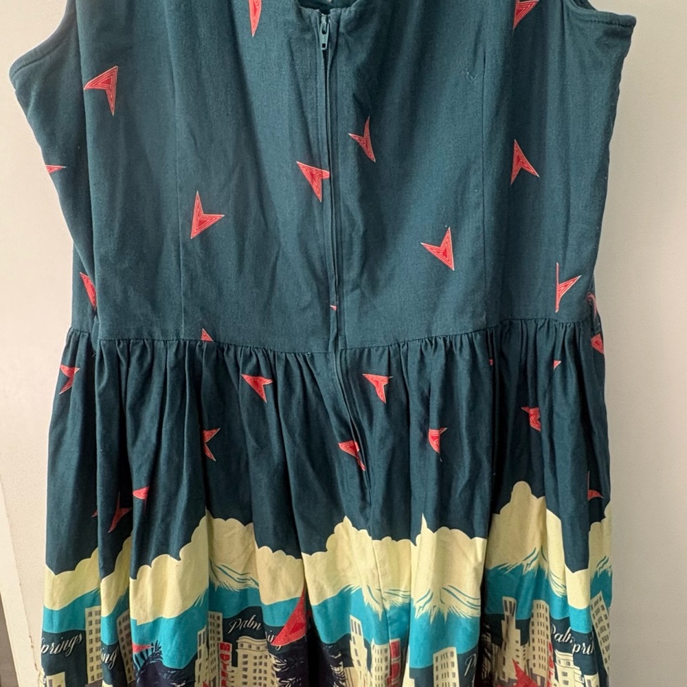 Lindy Bop dress, Palm Springs print with scalloped neckline - Picture 4 of 5